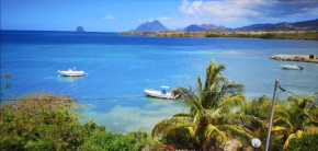 T2 Les pieds dans l'eau face à la mer des caraïbes Sainte Luce - Trois Rivières